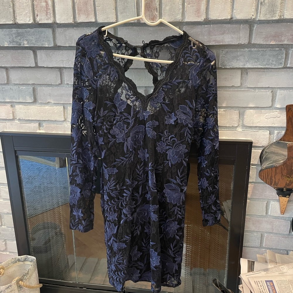 Size 6 Decode lace dress